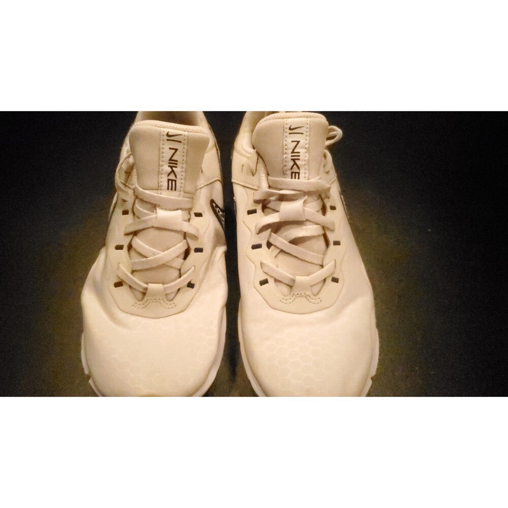 Nike Women's Legend Essential 2 Premium Leopard Size 8